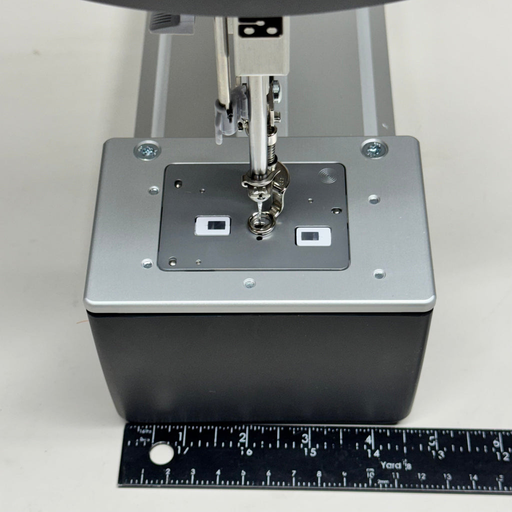 BERNINA Q20 Longarm Quilting Machine w/ Accessories - Sewing Equipment