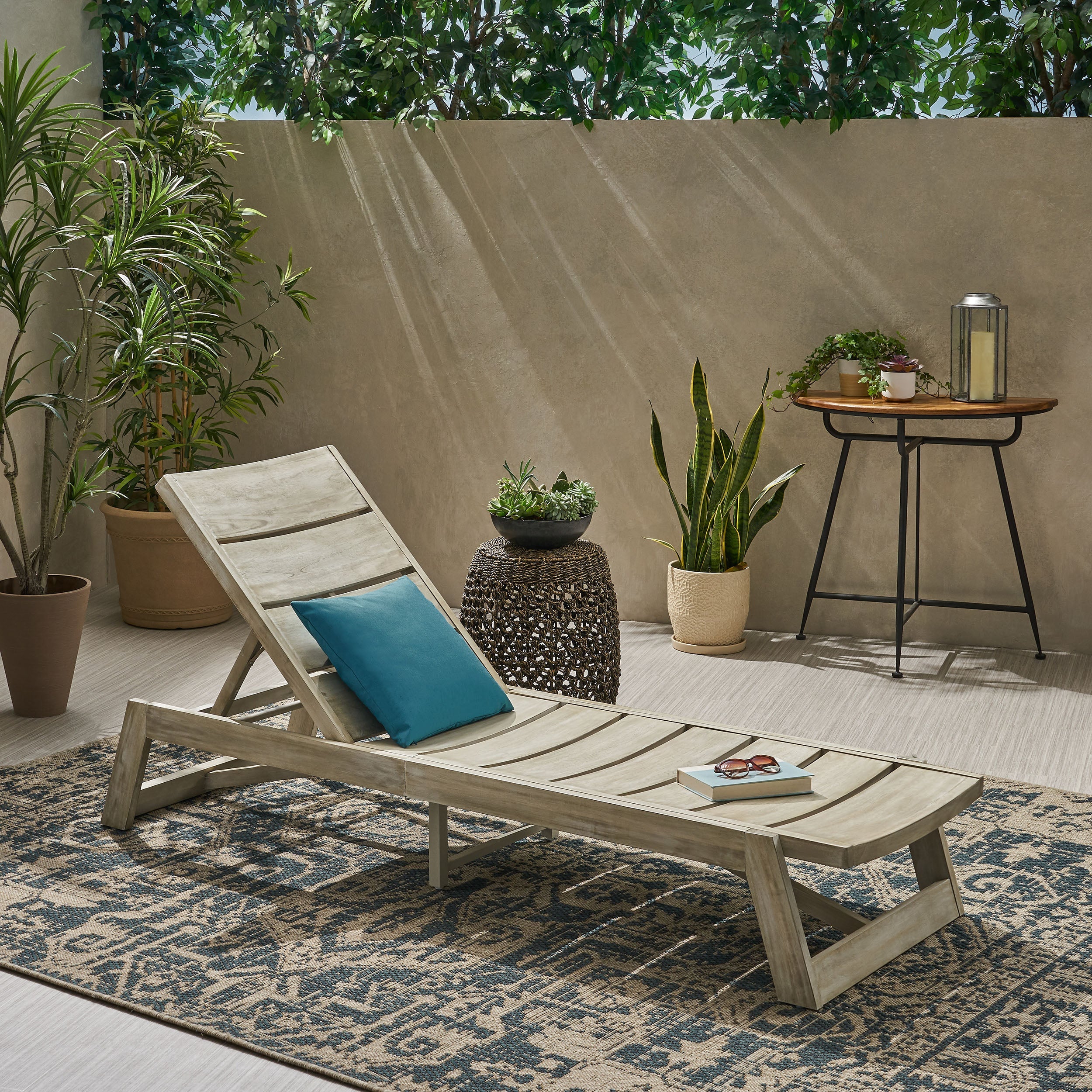MAKI CHAISE LOUNGE