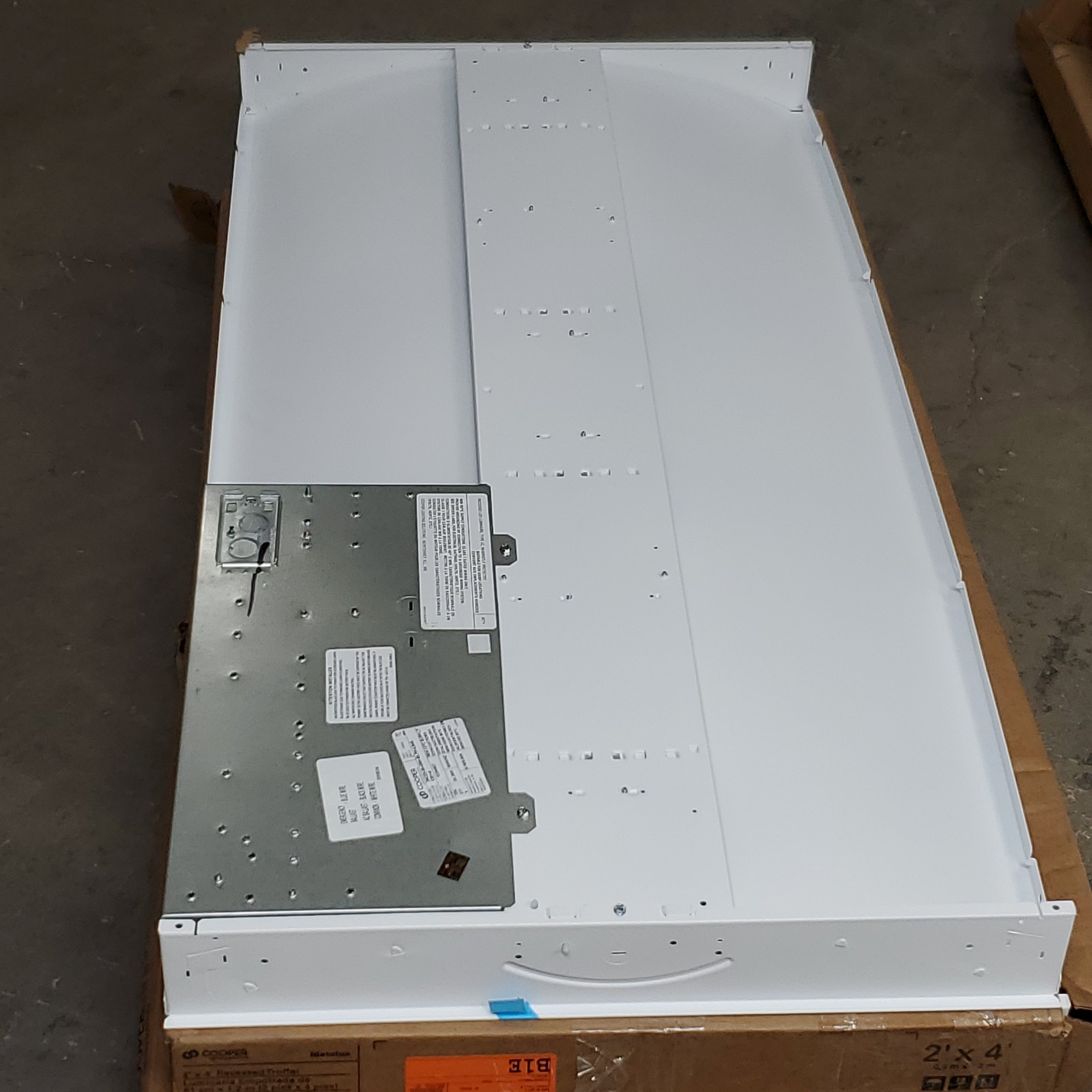 COOPER LIGHTING LED Recessed Troffer Sz 2'x4' 24CZ2-30-UNV-EL7W-L840