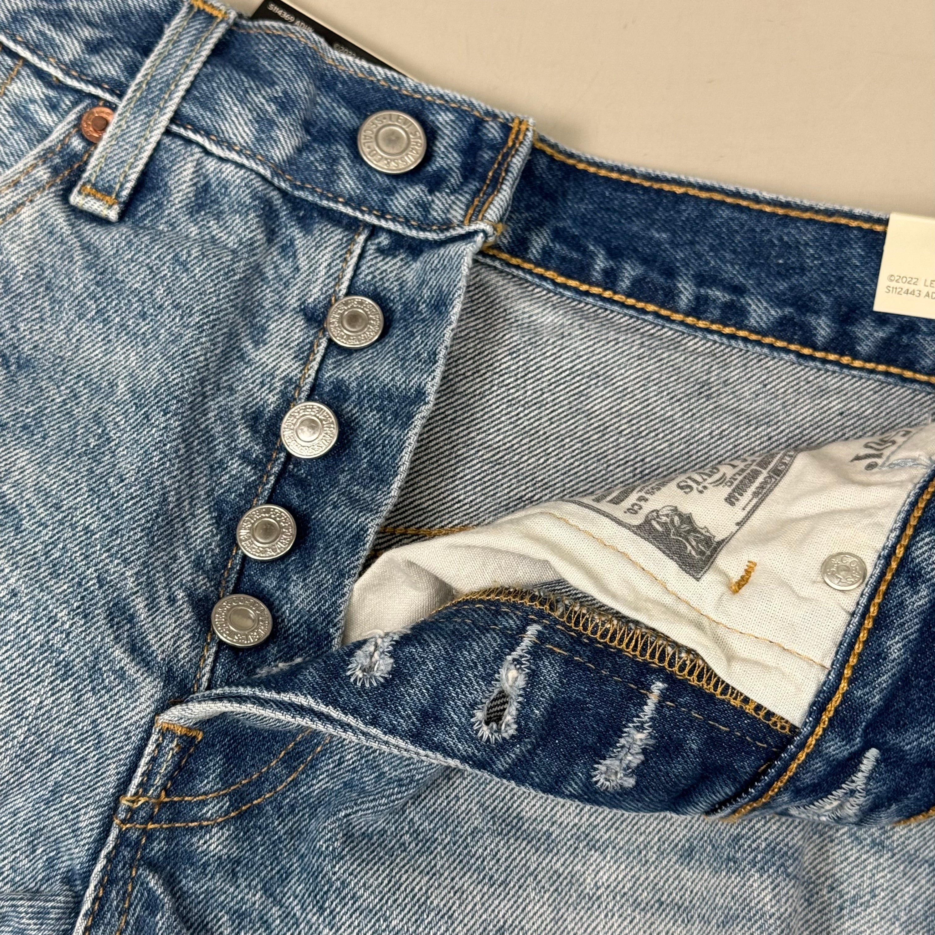 LEVIS 501 Original Fit High Rise Shorts Medium Wash Women's Sz 29 Mega Vibe Blue