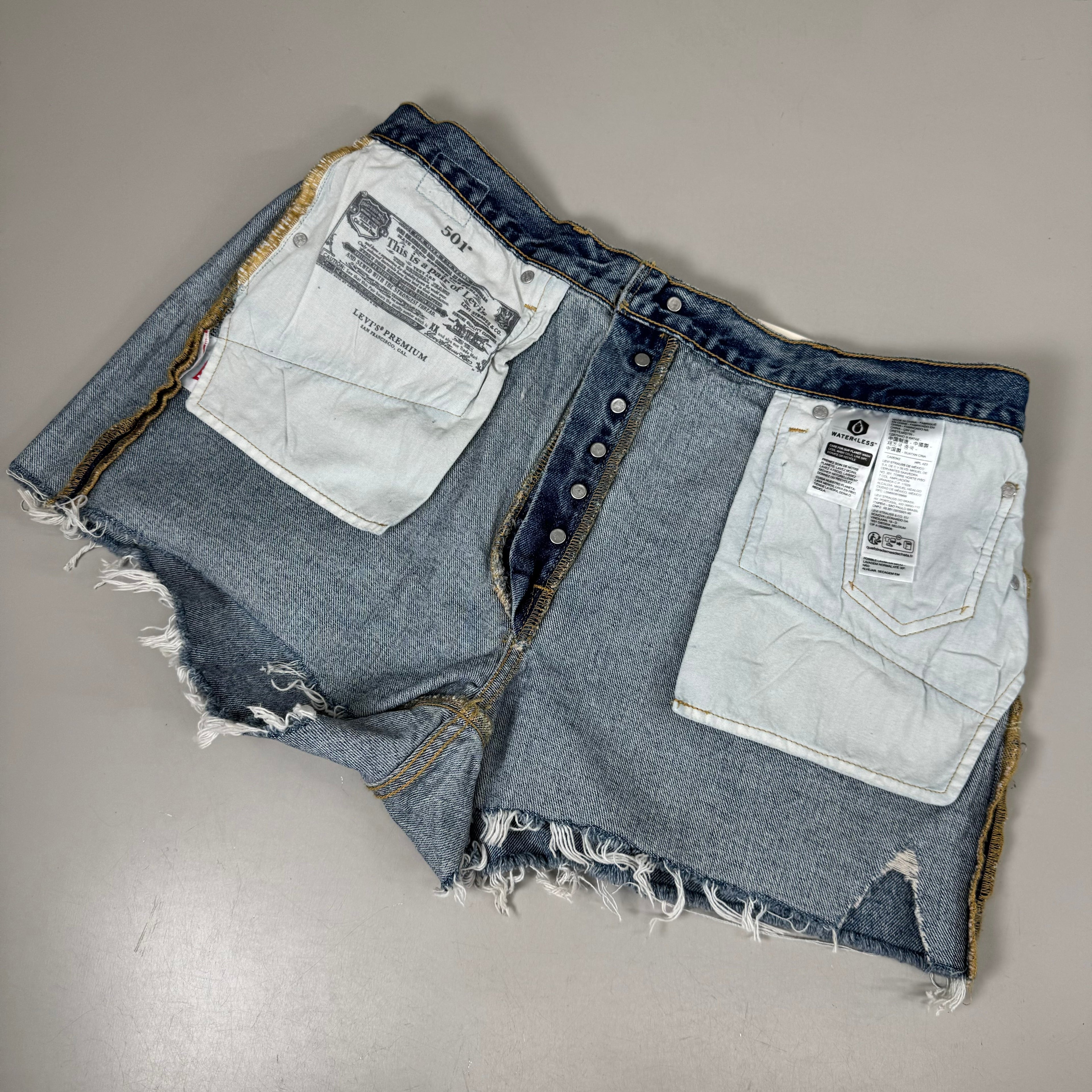 LEVIS 501 Original Fit High Rise Shorts Medium Wash Women's Sz 34 Mega Vibe Blue