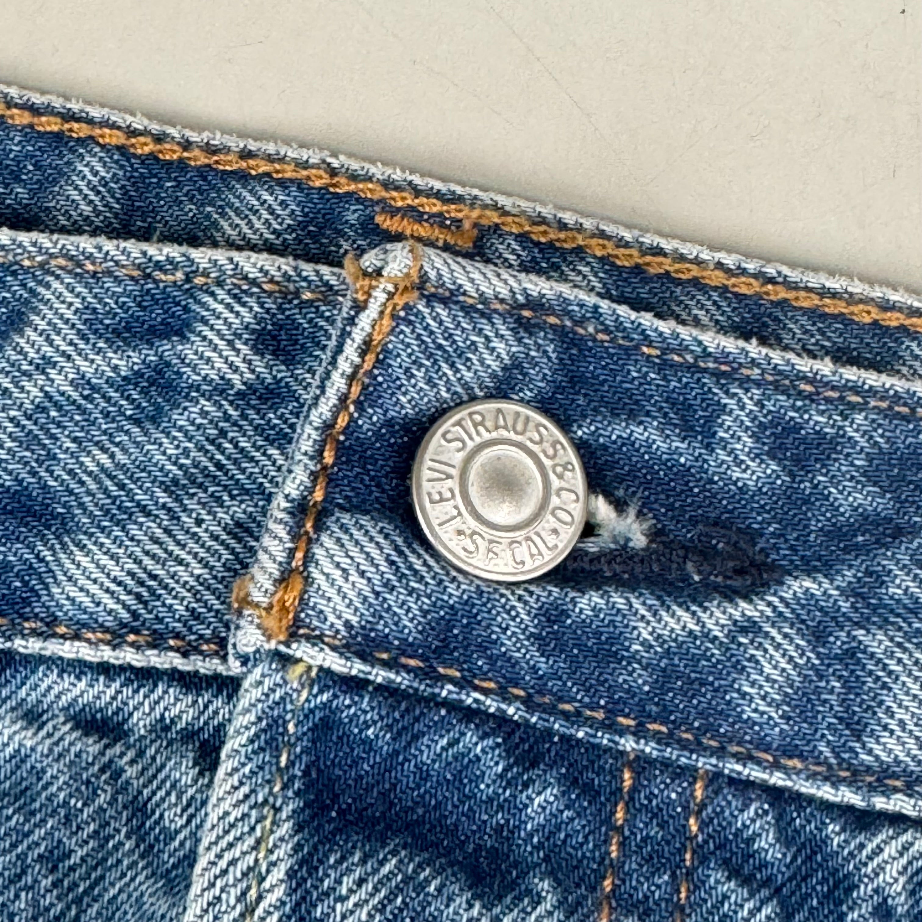 LEVIS Recrafted Icon Skirt Mid Rise Original Women's Sz 30 Novel Notion Med Wash