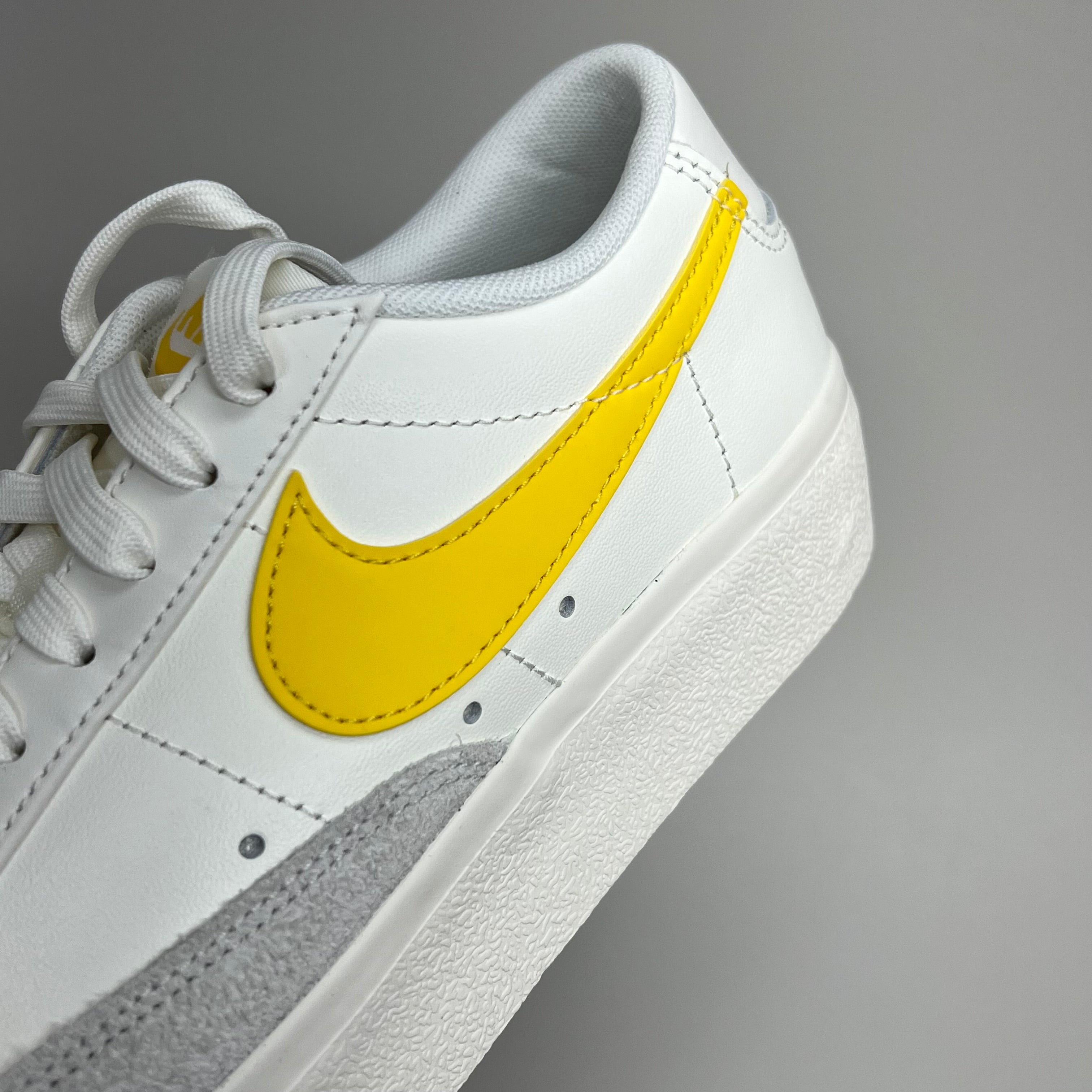 NIKE Shoes Blazer Low Cut Platform Sneaker Sz Women's 6.5 Men's 5 Yellow/Grey/White
