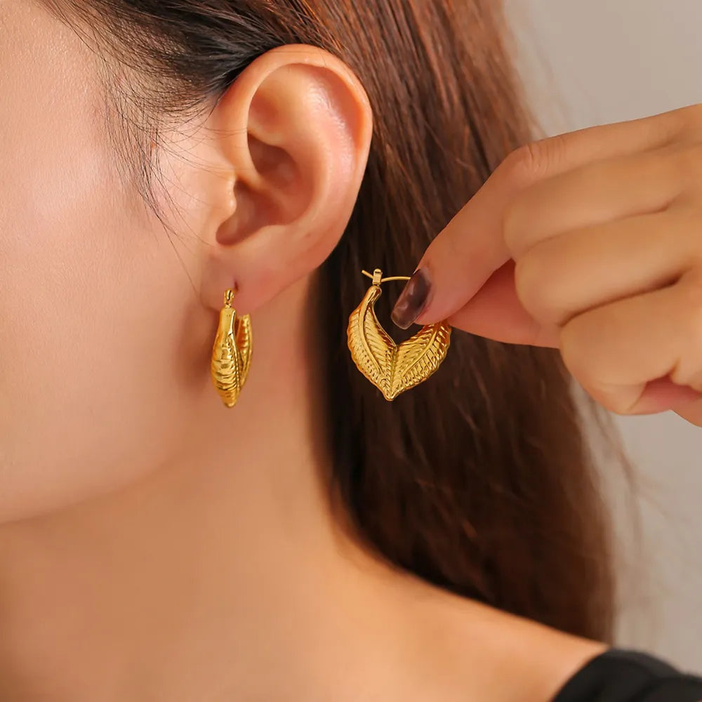 Leaf patchwork heart-shaped earrings with a niche design and titanium steel earrings