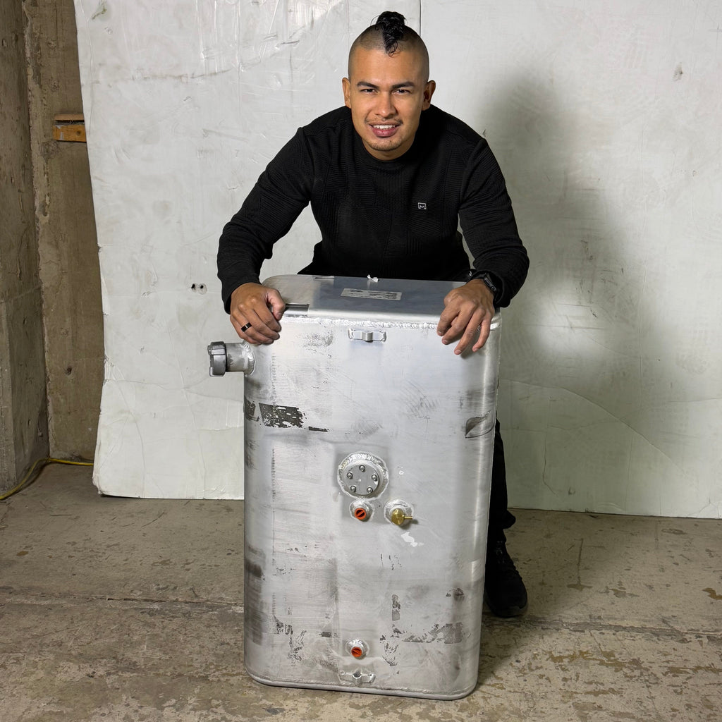 ALLIANCE Aluminum Fuel Tank Sz 33.5” H x 21” L x 13.5 W ABP 73450 0000 Dirty