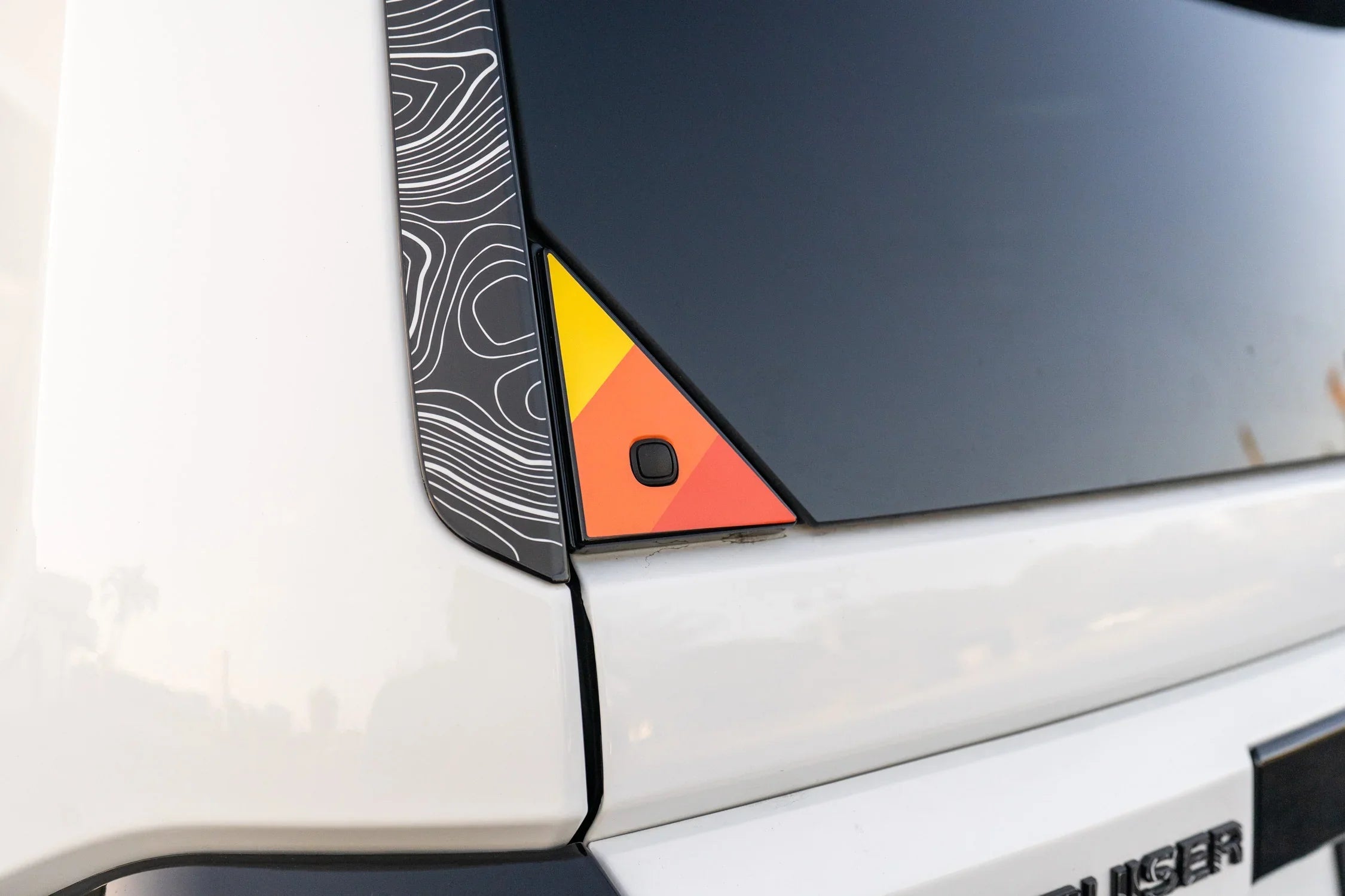 Heritage Rear Glass Button Trim Overlay - 2024+ Land Cruiser / GX 550