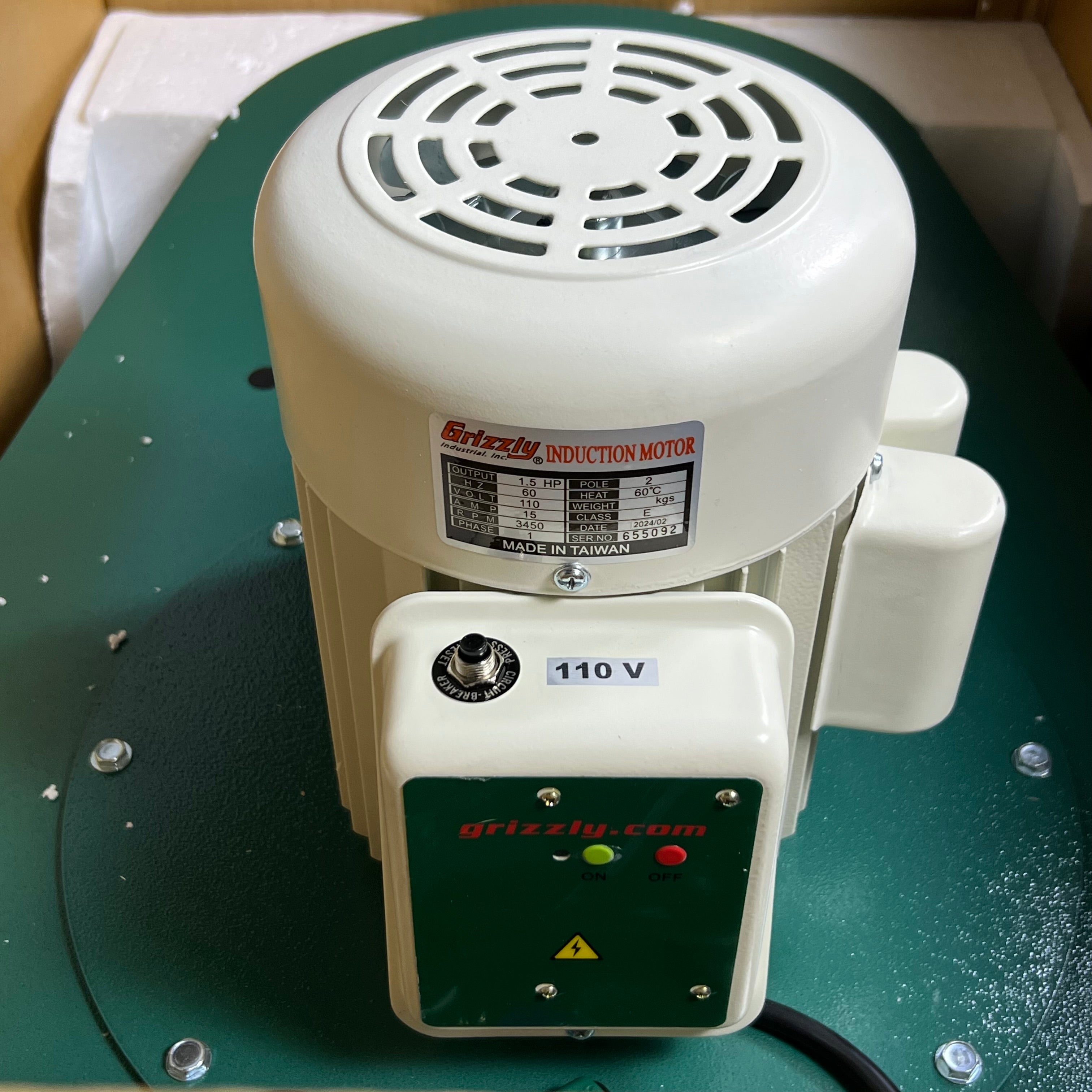 GRIZZLY INDUSTRIAL (1 Box) 1 1/2 HP Cyclone Dust Collector Motor Box 1 of 3