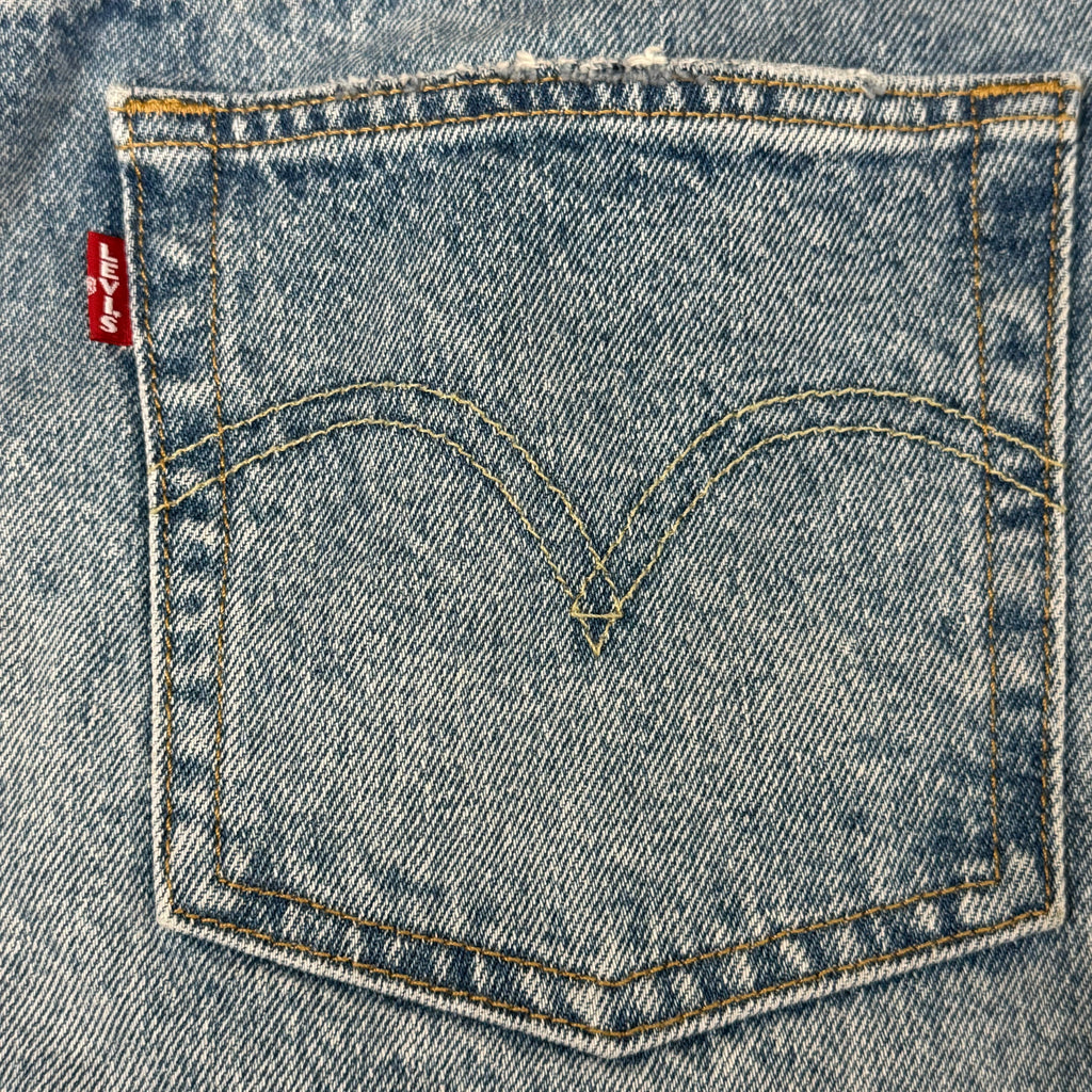 LEVIS 501 Original Fit High Rise Shorts Medium Wash Women's Sz 32 Mega Vibe Blue