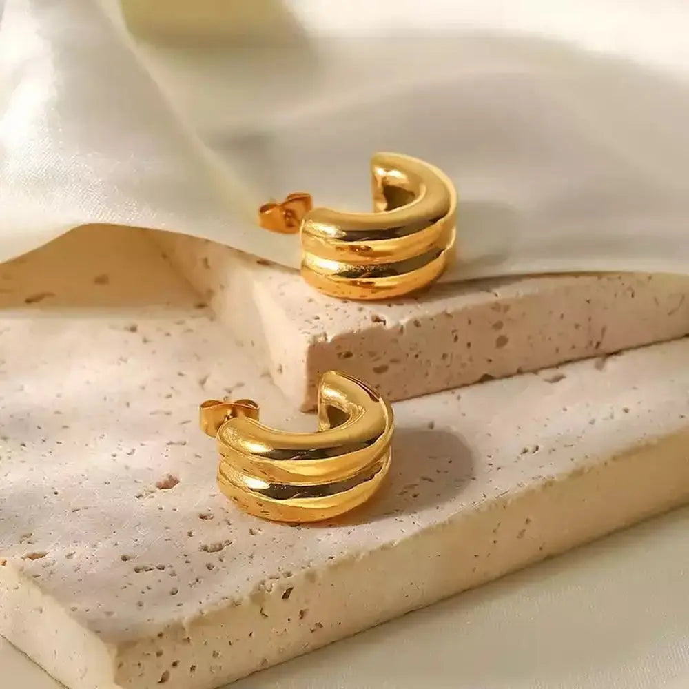 CARLIDANA Connected Double Ring CC Shape Gold Earrings | Stainless Steel PVD Gold Plated Stud Earrings