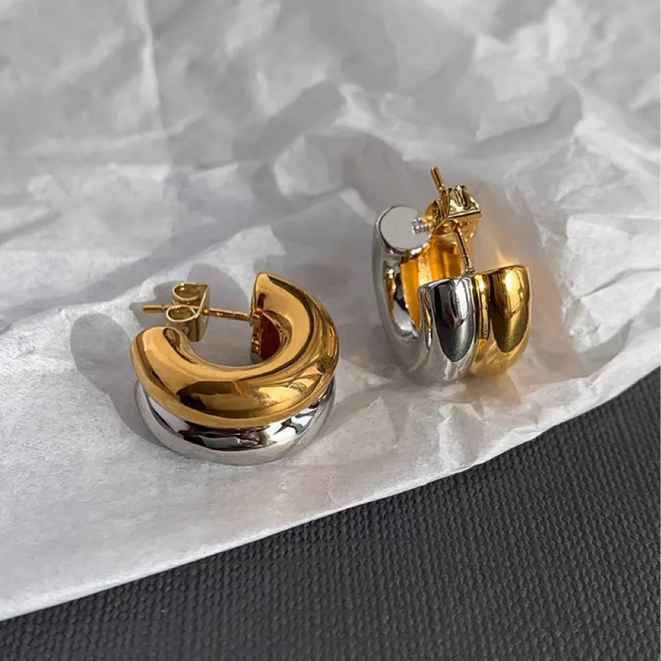 CARLIDANA Connected Double Ring CC Shape Gold Earrings | Stainless Steel PVD Gold Plated Stud Earrings