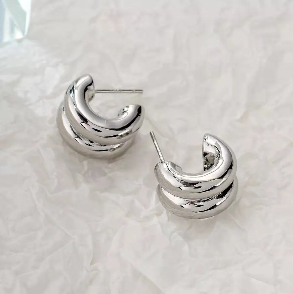 CARLIDANA Connected Double Ring CC Shape Gold Earrings | Stainless Steel PVD Gold Plated Stud Earrings