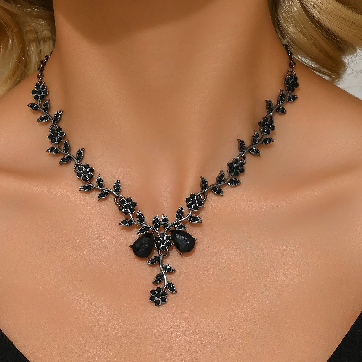 Water Drop Leaf Necklace | Women's Fashion Jewelry for Date and Party