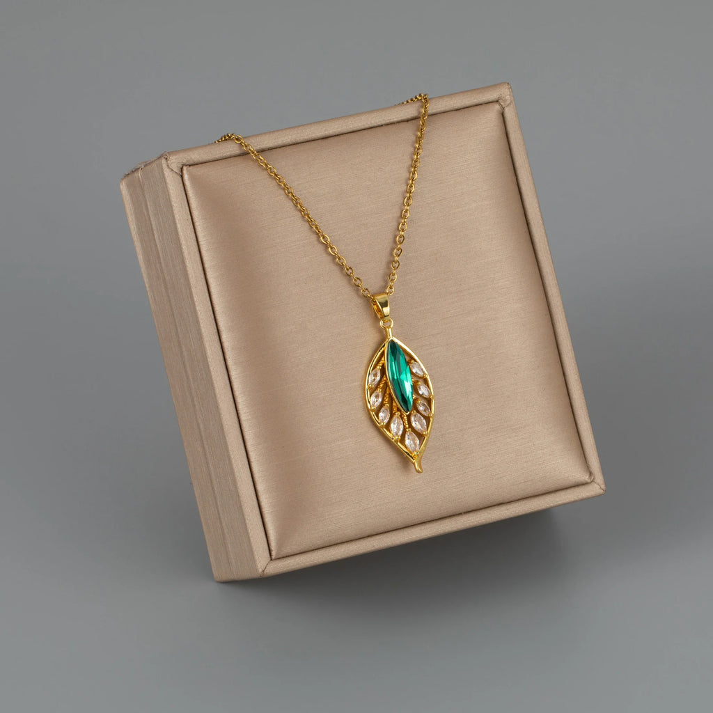Simple Palm Leaf Necklace with Cubic Zirconia Pendant | Elegant Fashion Jewelry