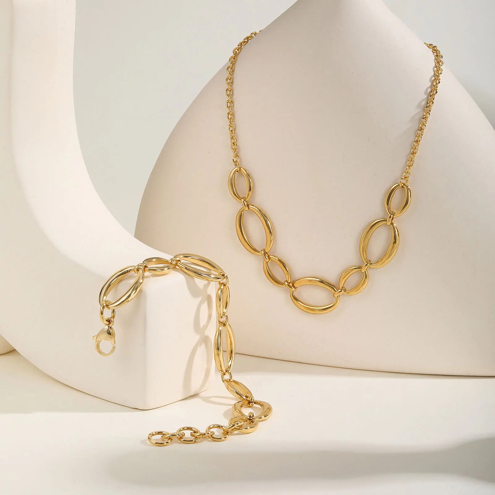 18K Gold Plated Oval Pendant Chain Necklace | Waterproof Stainless Steel Choker