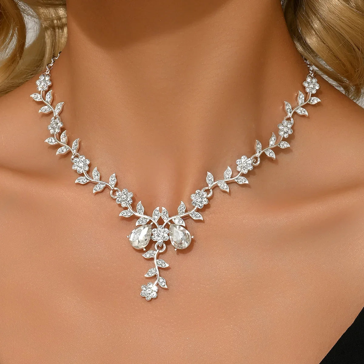 Water Drop Leaf Design Necklace | Light Luxury Fashion Jewelry for Women