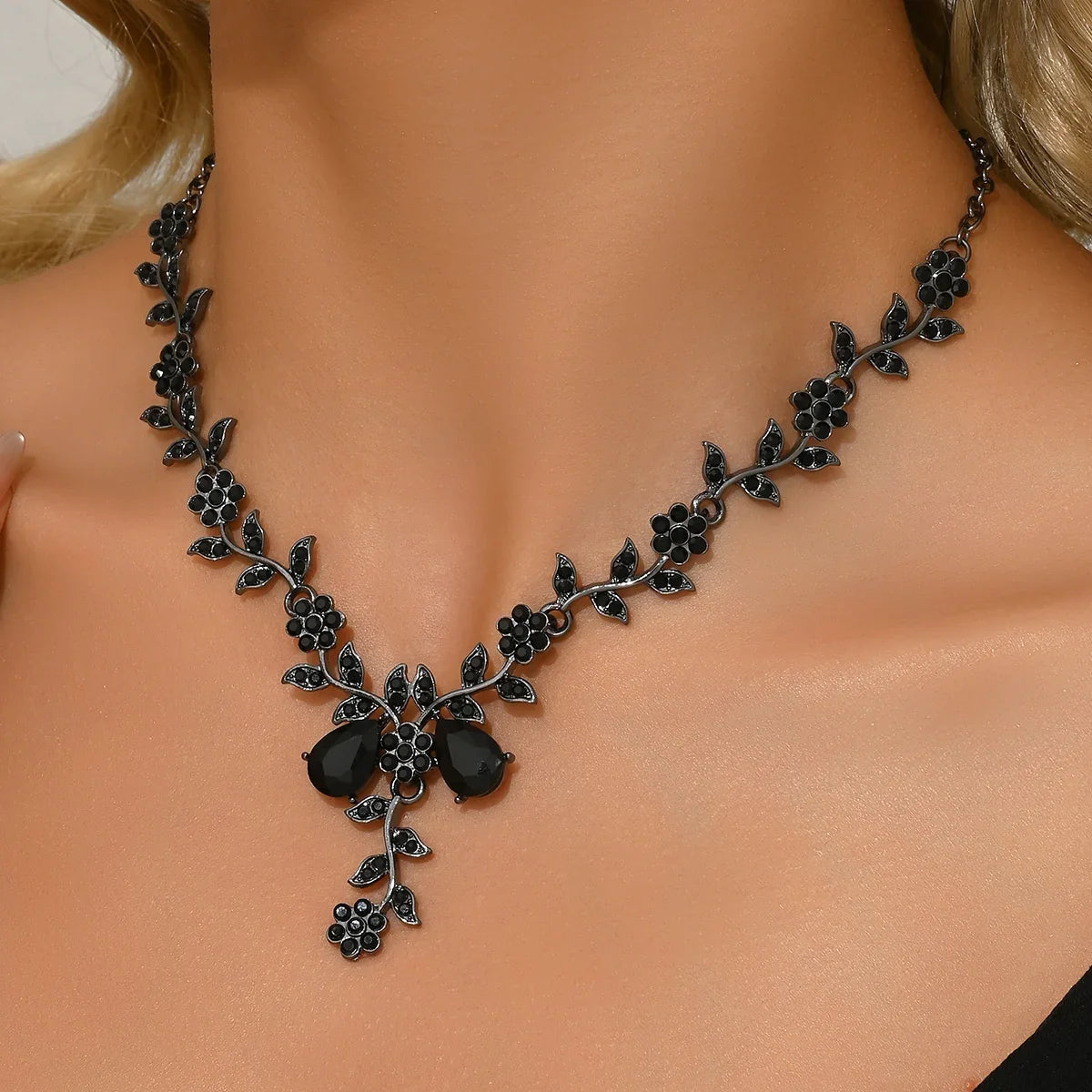 Water Drop Leaf Design Necklace | Light Luxury Fashion Jewelry for Women