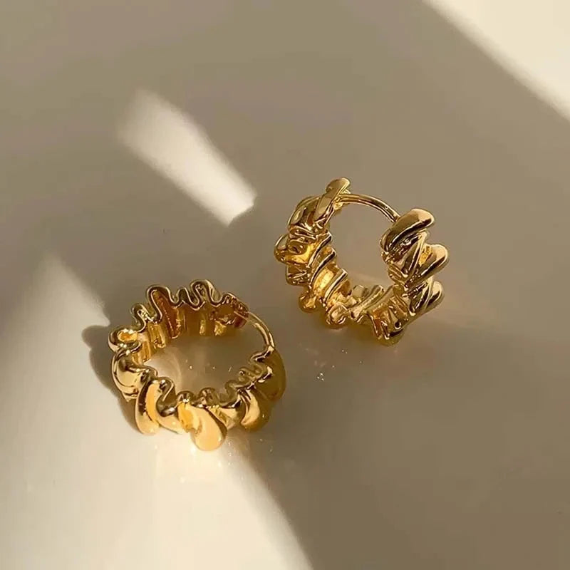 Vintage Metal Irregular Wavy Pleated Hoop Earrings | 2026 New Trendy Geometric Temperament Jewelry