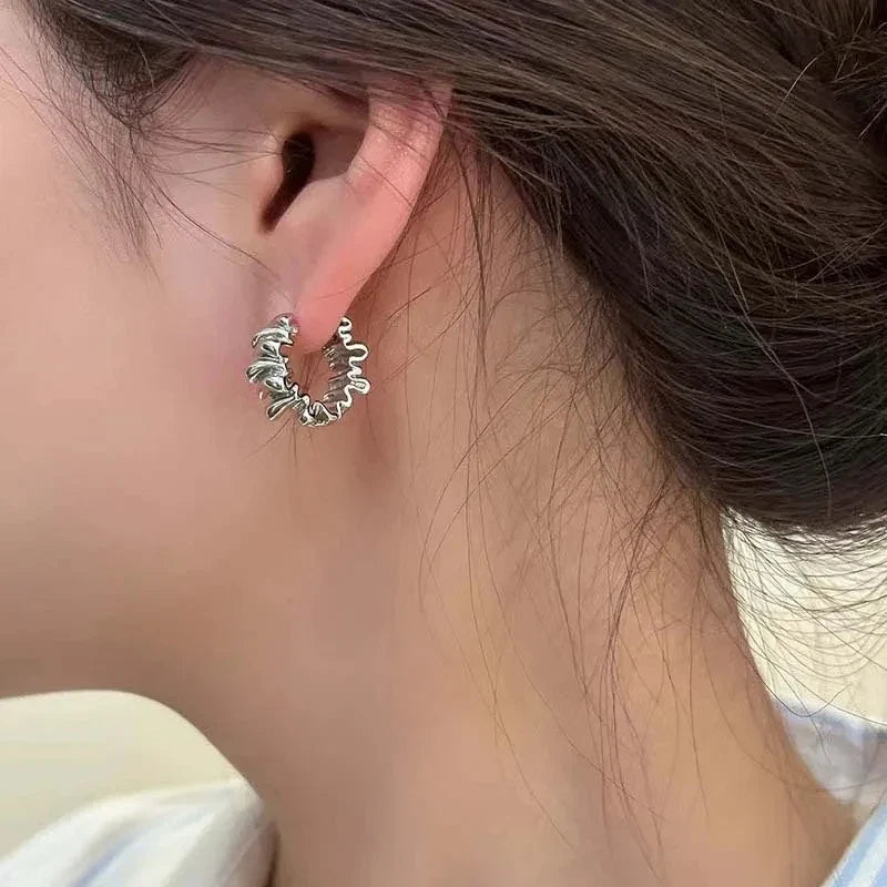 Vintage Metal Irregular Wavy Pleated Hoop Earrings | 2026 New Trendy Geometric Temperament Jewelry